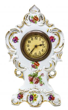 914  -  RELOJ EN PORCELANA DEL PRIMER TERCIO DEL S.XX.