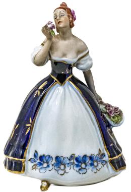 555  -  FIGURA EN PORCELANA ROYAL DUX DE MEDIADOS DEL S.XX