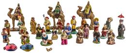 574  -  COLECCIÓN DE 29 FIGURITAS DE PESEBRE