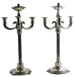 835  -  PAREJA DE CANDELABROS  EN PLATA DEL PRIMER TERCIO DE S. XX 