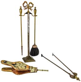 1256  -  CONJUNTO DE UTENSILIOS DE CHIMENEA DE MEDIADOS DEL S.XX