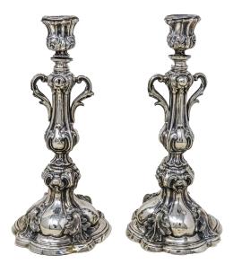 1068  -  PAREJA DE CANDELABROS DE FINALES DEL S. XIX