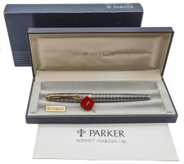 599  -  PLUMA ESTILOGRÁFICA PARKER DE PLATA