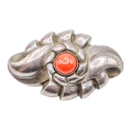 119  -  BROCHE CON CORAL DE LOS AÑOS 30