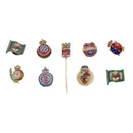 90  -  COLECCIÓN DE INSÍGNIAS DE SOLAPA Y PINS