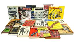 242  -  24 LIBROS SOBRE ARMAS