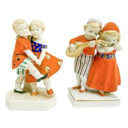 494  -  PAREJA DE FIGURAS EN PORCELANA DE LOS AÑOS 30