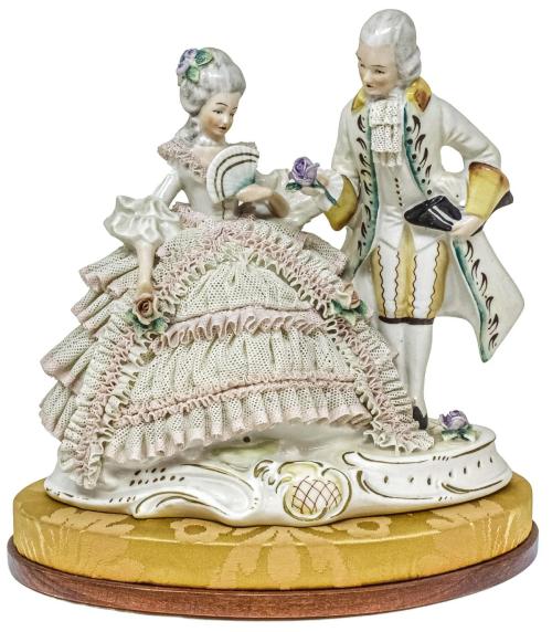 FIGURA EN PORCELANA DE MEDIADOS DE SIGLO XX