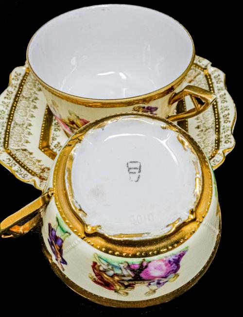 COLECCIÓN DE SEIS TAZAS DE PORCELANA