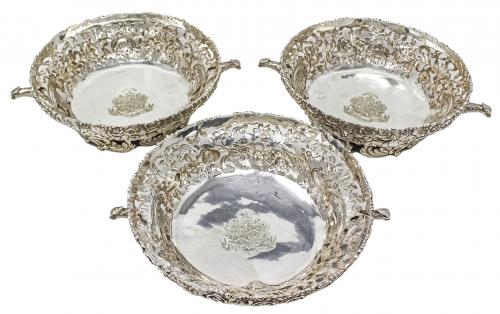 TRES CENTROS DE MESA EN PLATA CIRCA 1781