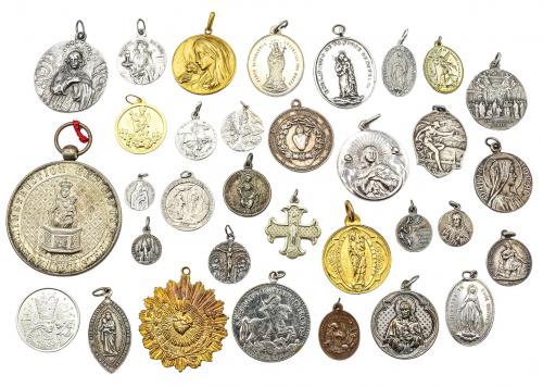 COLECCIÓN DE MEDALLAS DEVOCIONALES DE PPS. DEL S.XX