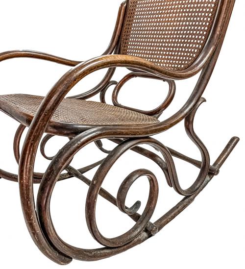 MECEDORA ESTILO THONET DE PPS. DEL S.XX