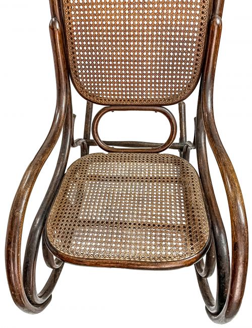 MECEDORA ESTILO THONET DE PPS. DEL S.XX