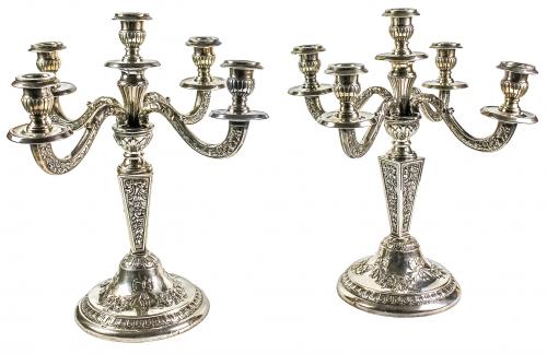 PAREJA DE CANDELABROS DE PLATA DE MEDIADOS DE SIGLO XX