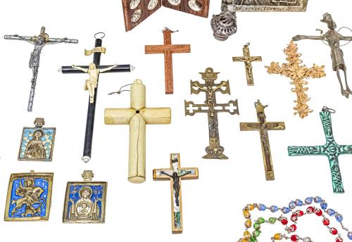 COLECCIÓN DE OBJETOS  RELIGIOSOS DE LOS SIGLOS XIX-XX 