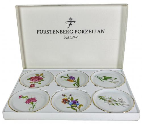 JUEGO DE SEIS PEQUEÑOS PLATITOS PORCELANA 