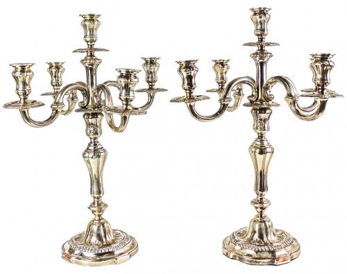 PAREJA DE CANDELABROS DEL PRIMER CUARTO DE SIGLO XX