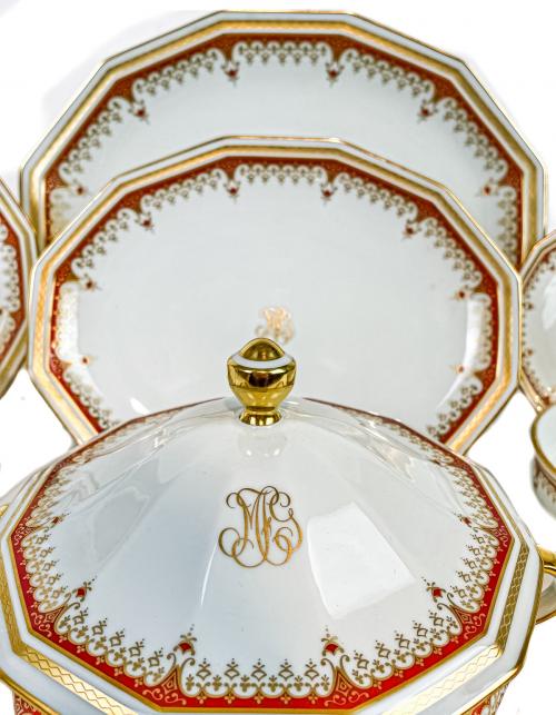 VAJILLA EN PORCELANA DE LIMOGES PARA 8 SERVICIOS