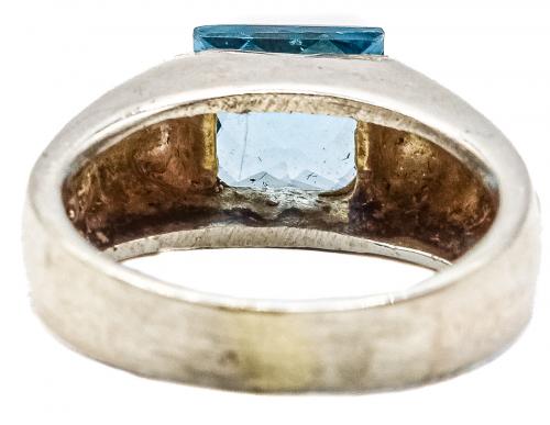 ANILLO DE PLATA CON ESPINELA AZUL