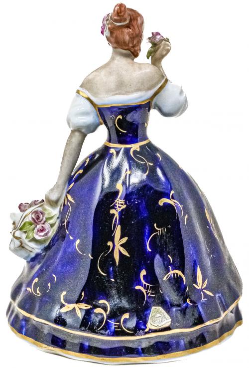 FIGURA EN PORCELANA ROYAL DUX DE MEDIADOS DEL S.XX