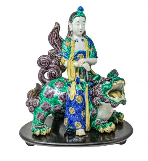 FIGURA EN PORCELANA ORIENTAL DE MEDIADOS DE S. XX