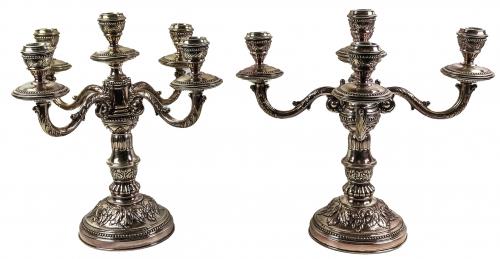 PAREJA DE CANDELABROS EN PLATA DE MEDIADOS DEL S.XX