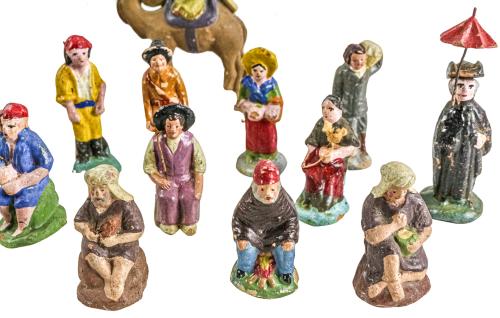 COLECCIÓN DE 29 FIGURITAS DE PESEBRE