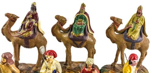 COLECCIÓN DE 29 FIGURITAS DE PESEBRE