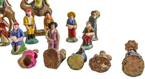 COLECCIÓN DE 29 FIGURITAS DE PESEBRE