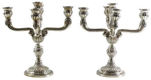 PAREJA DE CANDELABROS DE PLATA