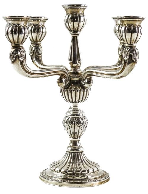 PAREJA DE CANDELABROS DE PLATA