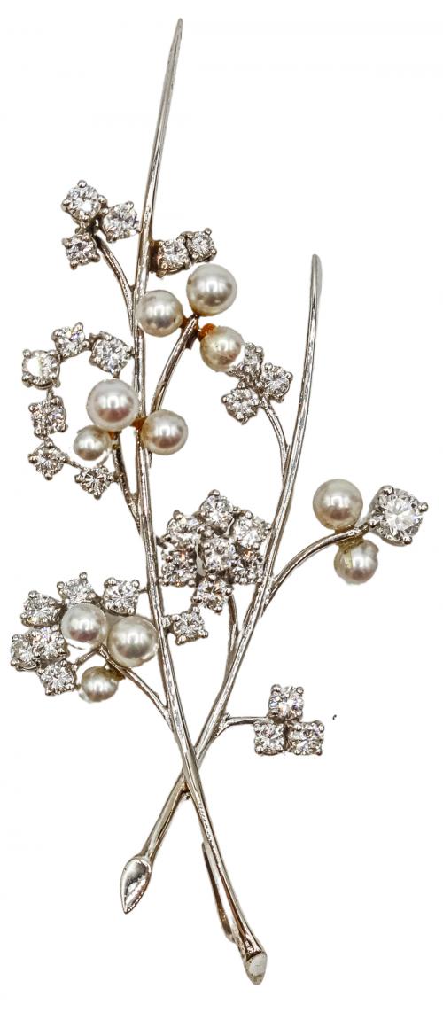 BROCHE COLGANTE CON PERLAS Y BRILLANTES, AÑOS 60-70