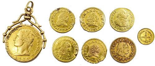 OCHO MONEDAS DE ORO