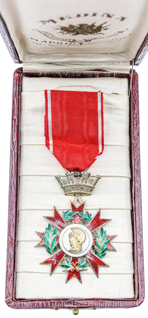 LOTE DE INSIGNIAS Y MEDALLAS