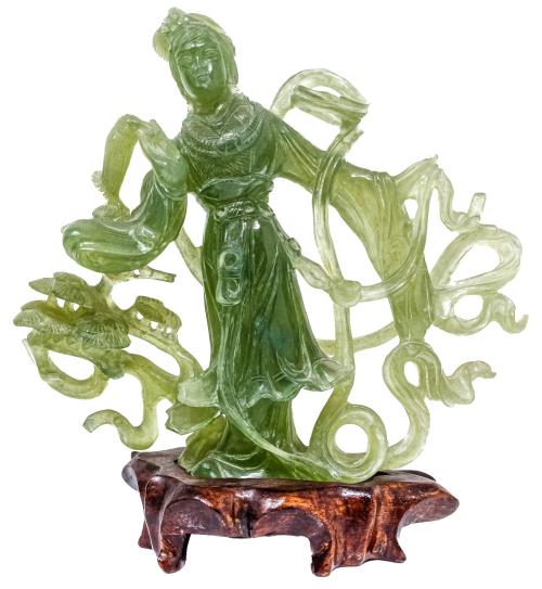 FIGURA EN JADE JADEITA DE LA SEGUNDA MITAD DE SIGLO XX