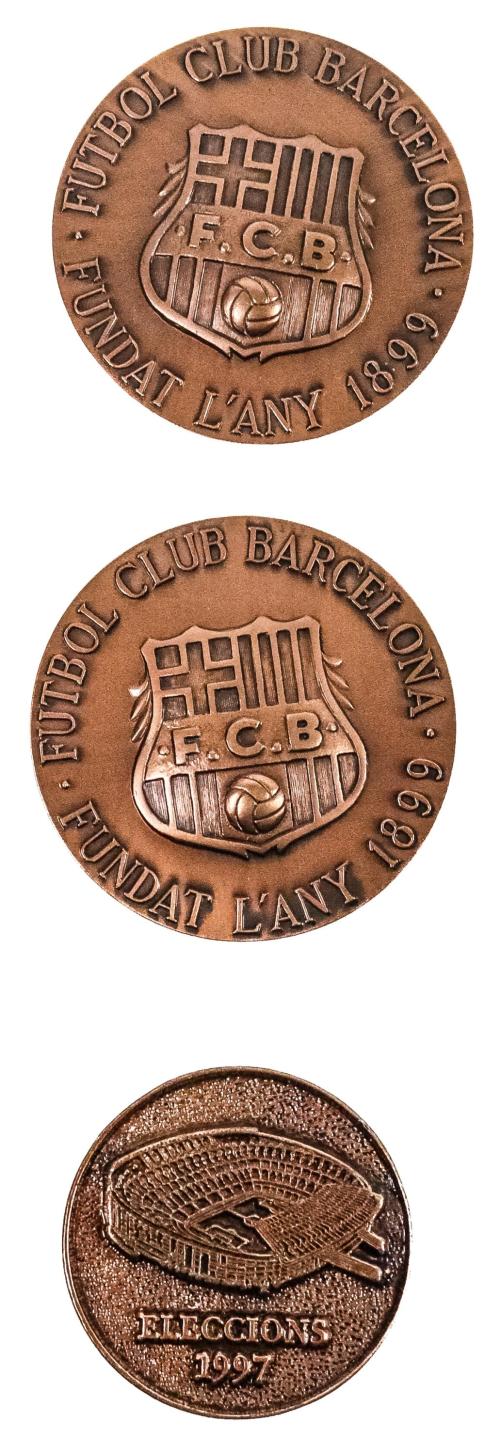 TRES MEDALLAS Y CORBATA DEL FUTBOL CLUB BARCELONA