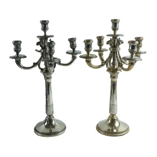 PAREJA DE CANDELABROS DE PLATA DEL PRIMER CUARTO DE S. XX