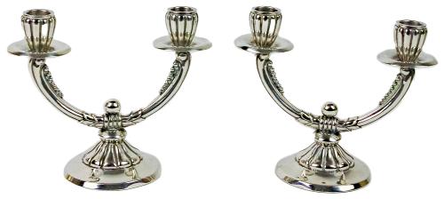 PAREJA DE CANDELABROS DE DOS BRAZOS EN PLATA