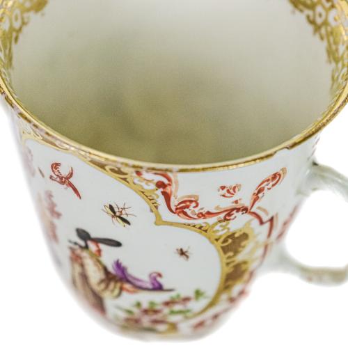 TAZA DE COLECCIÓN EN PORCELANA DEL SIGLO XIX