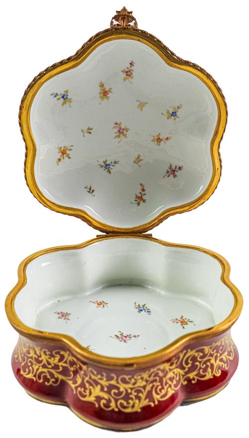 CAJA DE PORCELANA DE SÈVRES DEL PRIMER TERCIO DEL S.XX