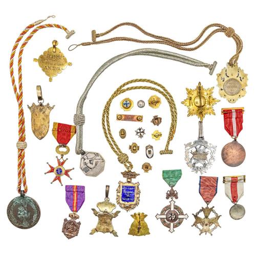 COLECCIÓN DE MEDALLAS E INSIGNIAS DE PPS. DEL S.XX