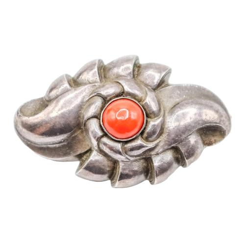 BROCHE CON CORAL DE LOS AÑOS 30