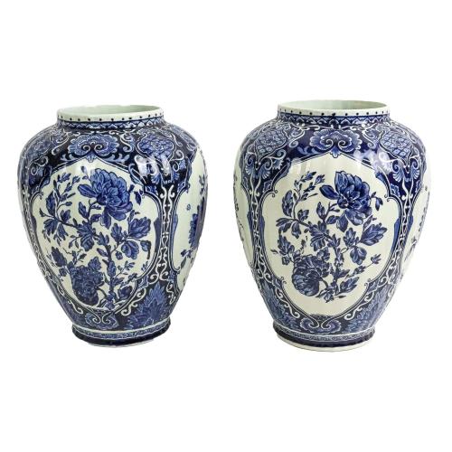 PAREJA DE JARRONES EN PORCELANA DE DELFT PRIMER TERCIO S.XX