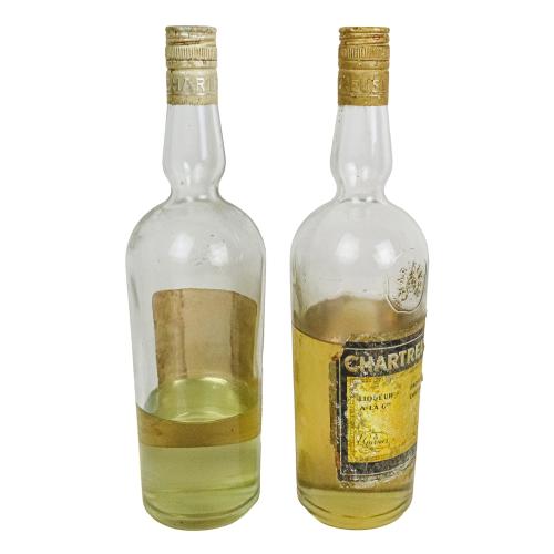 DOS BOTELLAS DE CHARTREUSE ETIQUETA AMARILLA