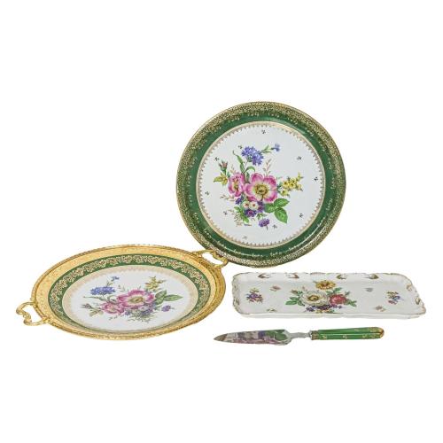 TRES FUENTES PARA PASTELES EN PORCELANA 